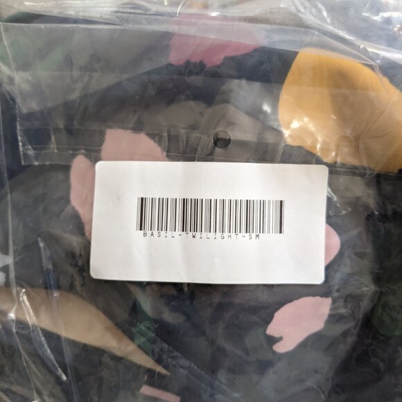 Honey mark basil wrap top NWT - Picture 4 of 4